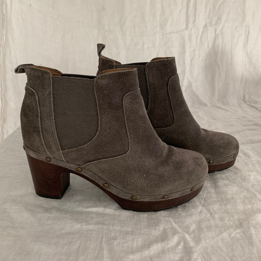 Clarks Women's booties / Grey Suede